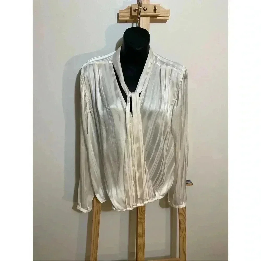Guess Los Angeles , Belissa Printed Tie Neck Blouse size medium